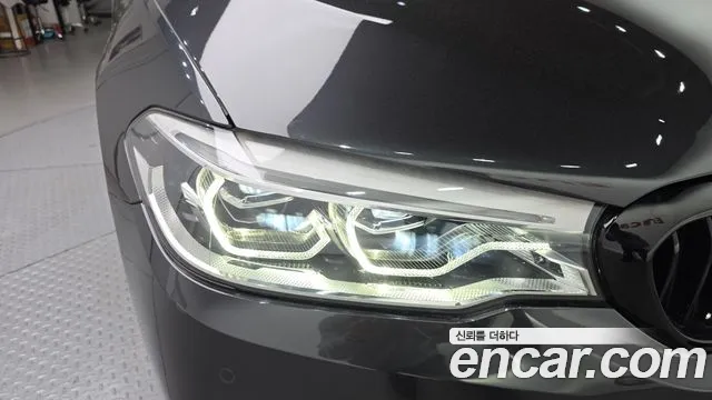 BMW 5-Series 2018 — фото 8