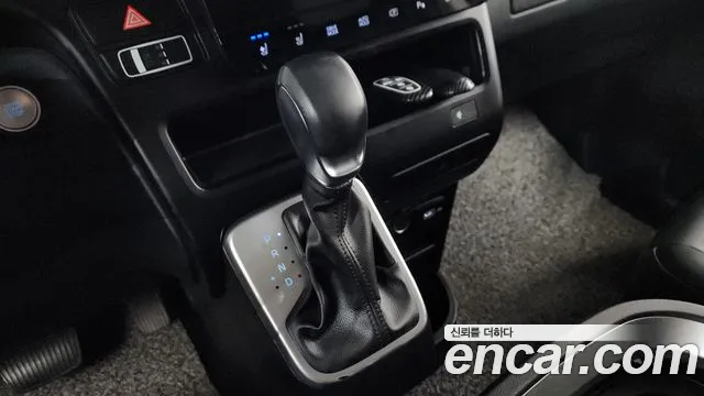 Hyundai Staria 2022 — фото 12