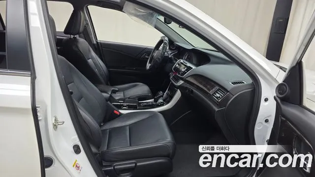 Honda Accord 2014 — фото 11