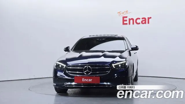 Mercedes-Benz E-Class 2022 — фото 3