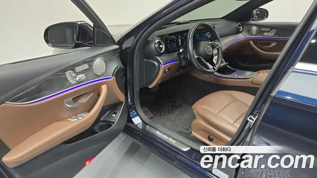 Mercedes-Benz E-Class 2022 — фото 10