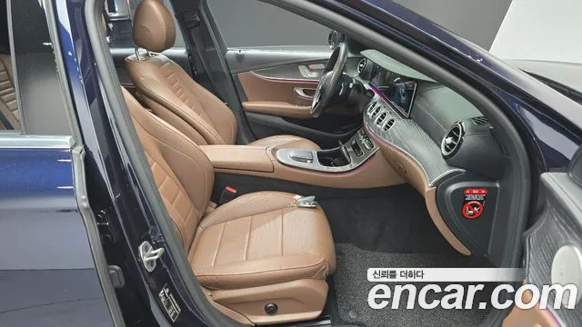 Mercedes-Benz E-Class 2022 — фото 11