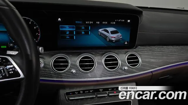 Mercedes-Benz E-Class 2022 — фото 14