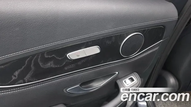 Mercedes-Benz GLC-Class 2016 — фото 18
