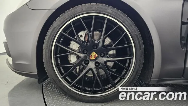 Porsche Panamera 2018 — фото 5