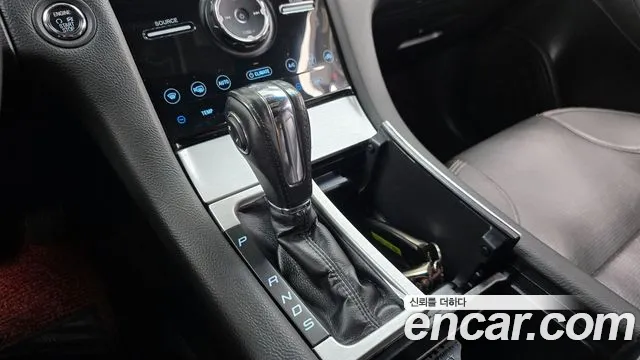 Ford Taurus 2017 — фото 12