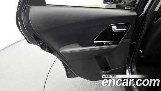 Kia Niro 2021 — фото 15