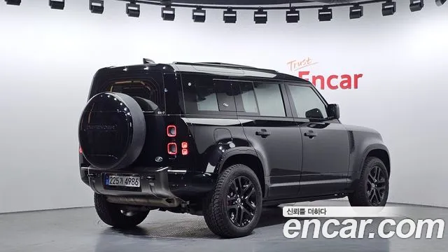 Land Rover Defender 2023 — фото 2