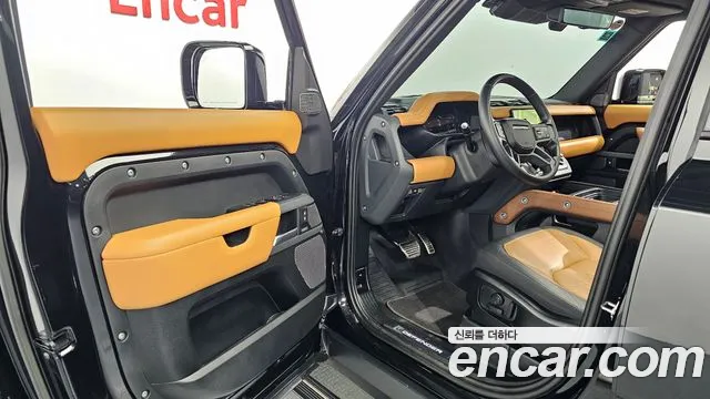 Land Rover Defender 2023 — фото 13
