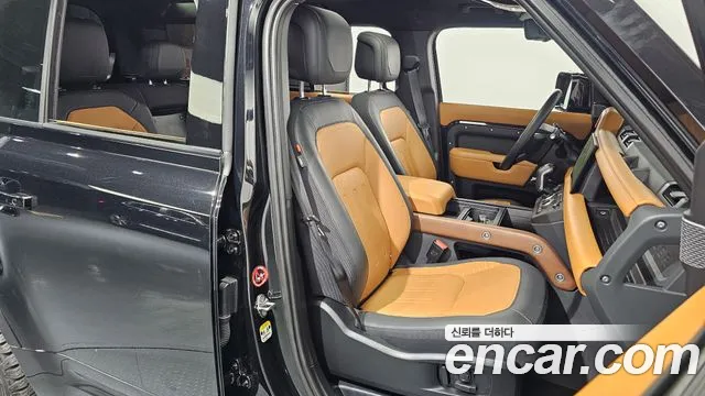 Land Rover Defender 2023 — фото 18
