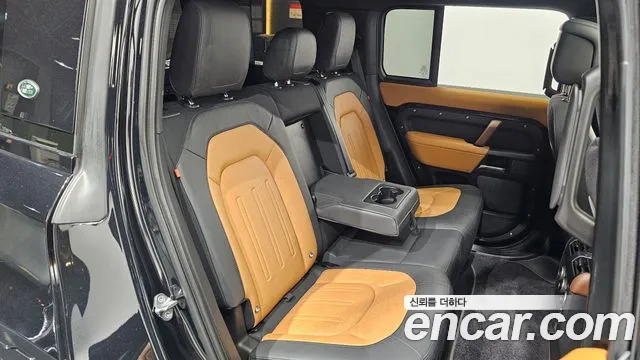 Land Rover Defender 2023 — фото 16