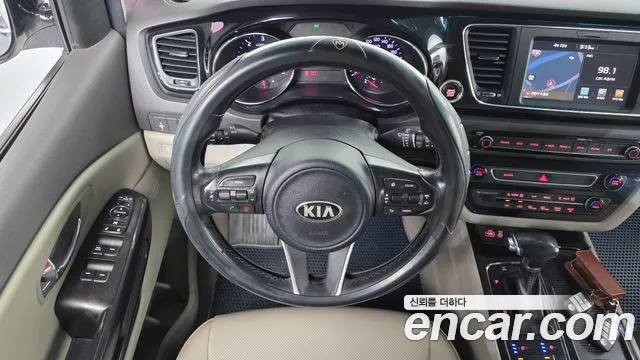 Kia Canival 2017 — фото 19