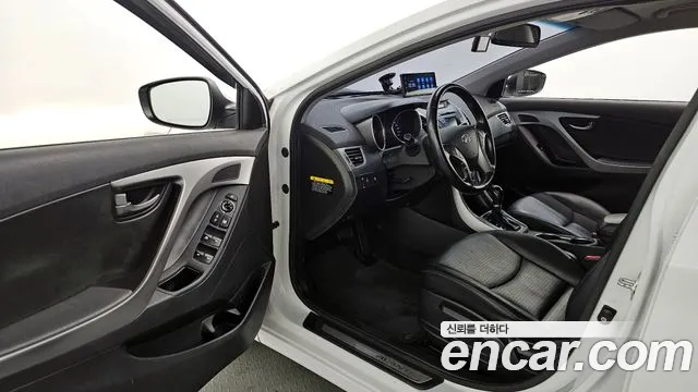 Hyundai AVANTE 2014 — фото 10