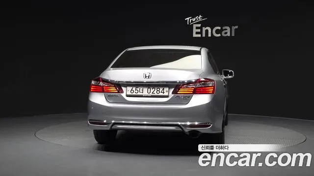 Honda Accord 2017 — фото 4