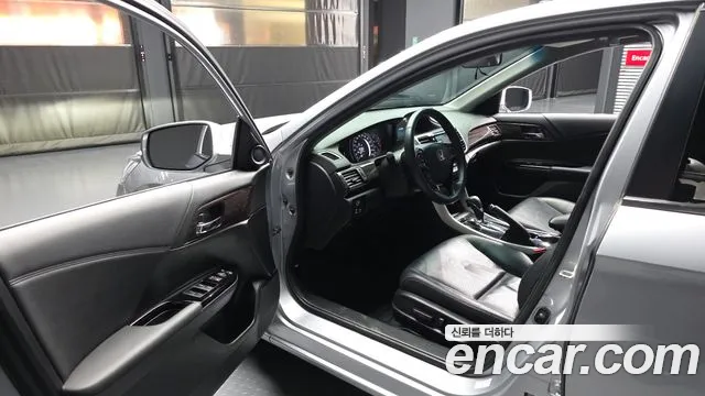 Honda Accord 2017 — фото 10