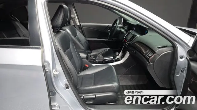 Honda Accord 2017 — фото 11