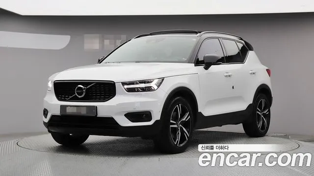 Volvo XC40 2019 — фото 1