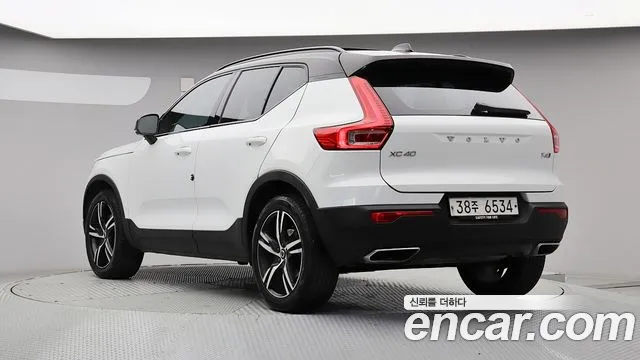 Volvo XC40 2019 — фото 2
