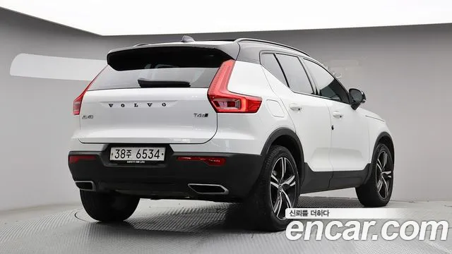 Volvo XC40 2019 — фото 4
