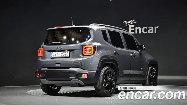 Jeep Renegade 2023 — фото 2