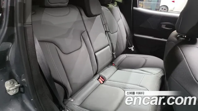 Jeep Renegade 2023 — фото 17