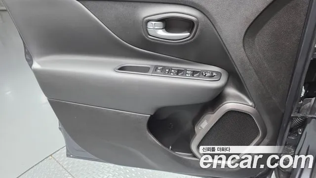Jeep Renegade 2023 — фото 14