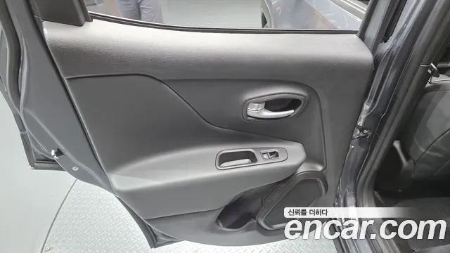 Jeep Renegade 2023 — фото 15