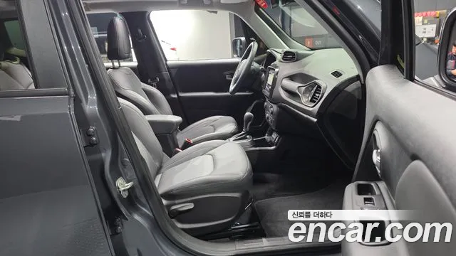 Jeep Renegade 2023 — фото 16