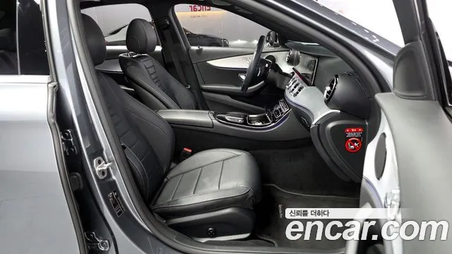 Mercedes-Benz E-Class 2021 — фото 17
