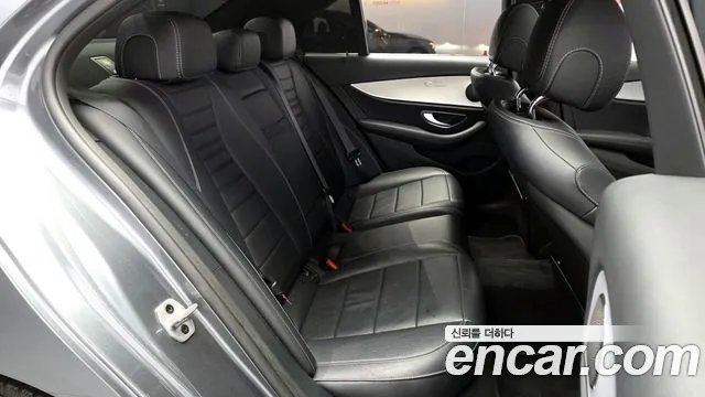 Mercedes-Benz E-Class 2021 — фото 18
