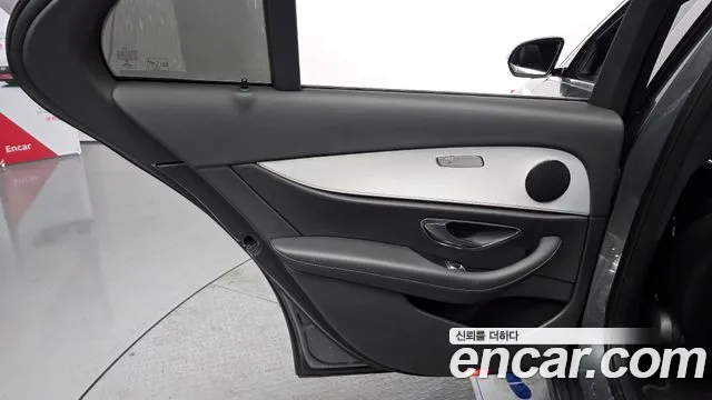 Mercedes-Benz E-Class 2021 — фото 14