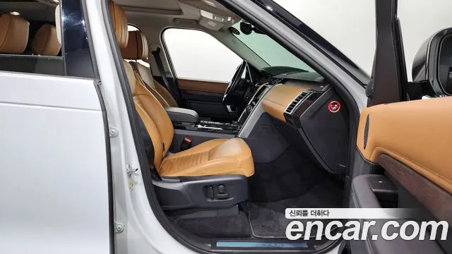 Land Rover Discovery 2020 — фото 17