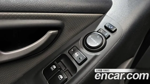 Hyundai Starex 2014 — фото 19