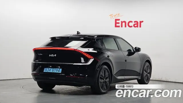 Kia EV6 2023 — фото 2