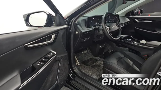 Kia EV6 2023 — фото 17