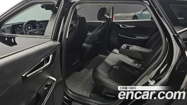 Kia EV6 2023 — фото 18
