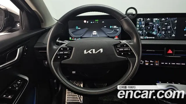 Kia EV6 2023 — фото 19