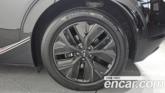 Kia EV6 2023 — фото 7