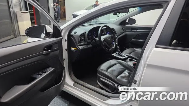 Hyundai AVANTE 2016 — фото 10