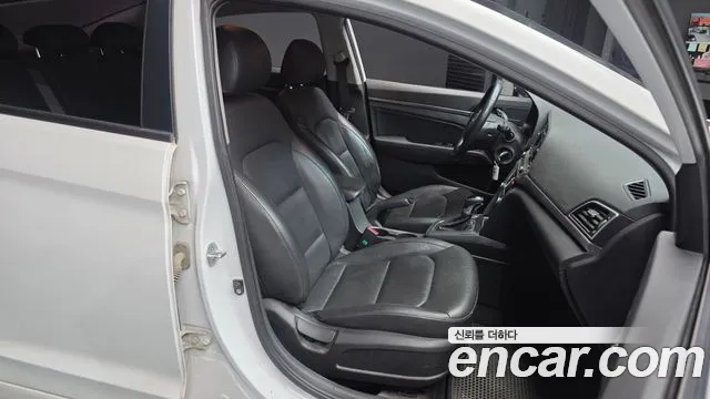 Hyundai AVANTE 2016 — фото 12