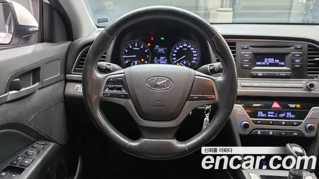 Hyundai AVANTE 2016 — фото 13