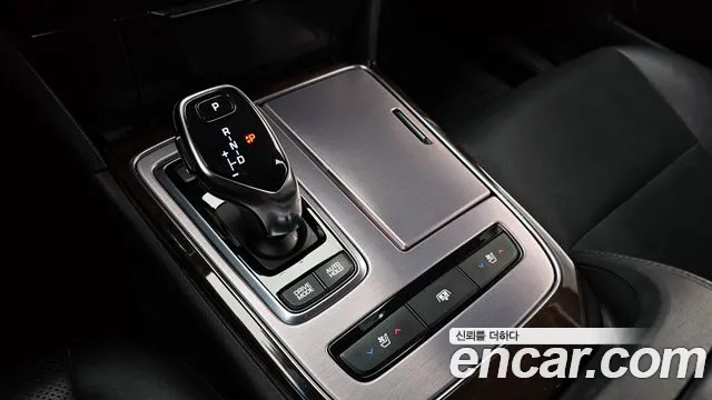 Hyundai Equus 2015 — фото 9