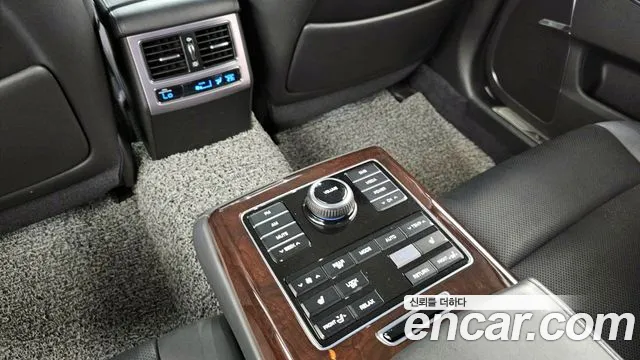 Hyundai Equus 2015 — фото 17