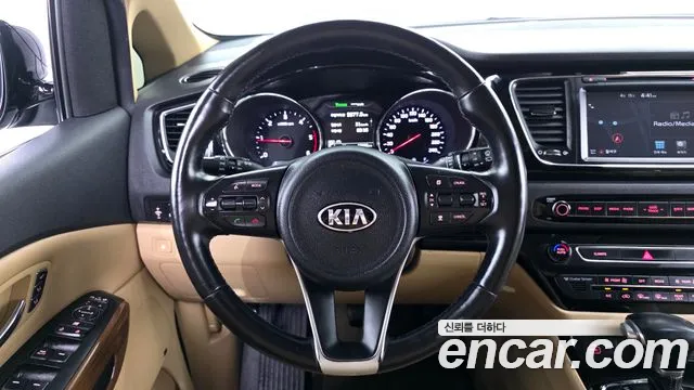 Kia Canival 2018 — фото 18