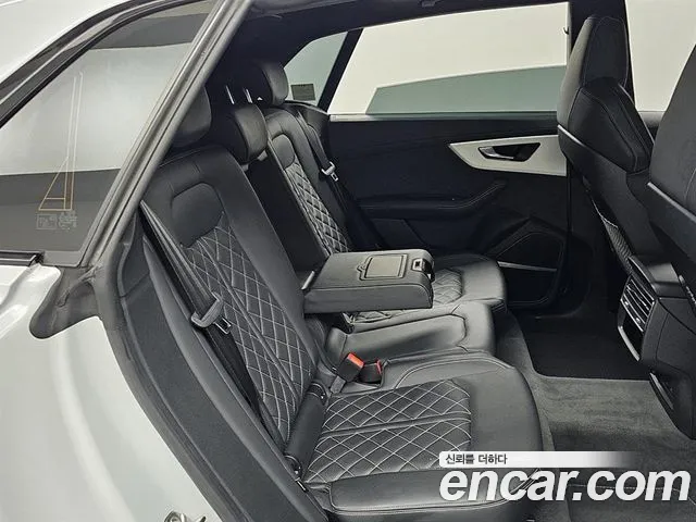 Audi Q8 2023 — фото 12
