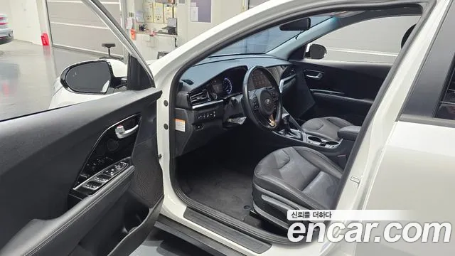 Kia Niro 2021 — фото 13