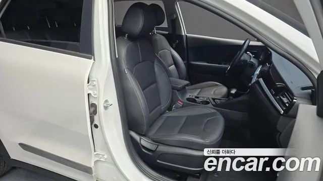 Kia Niro 2021 — фото 18