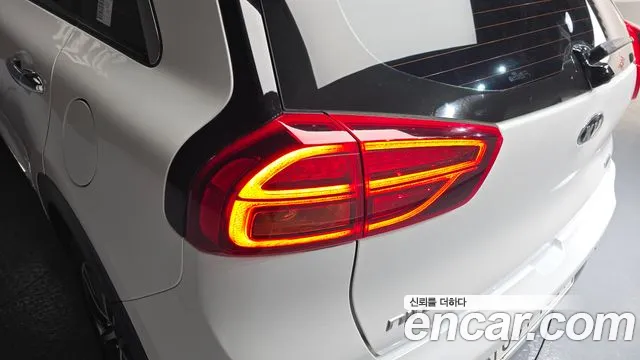 Kia Niro 2021 — фото 9