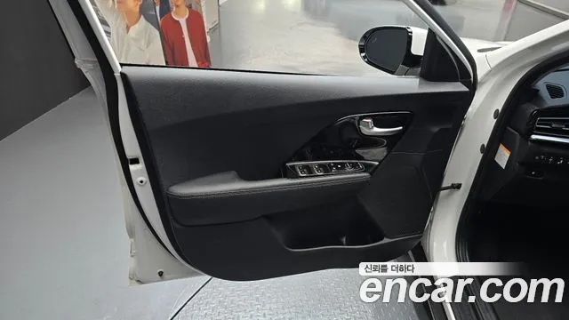 Kia Niro 2021 — фото 14