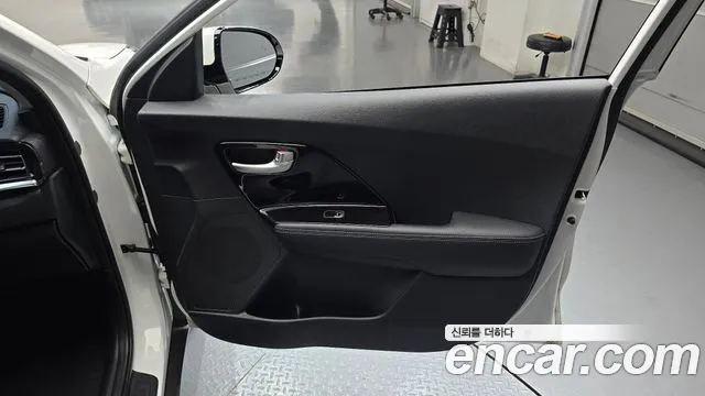 Kia Niro 2021 — фото 15